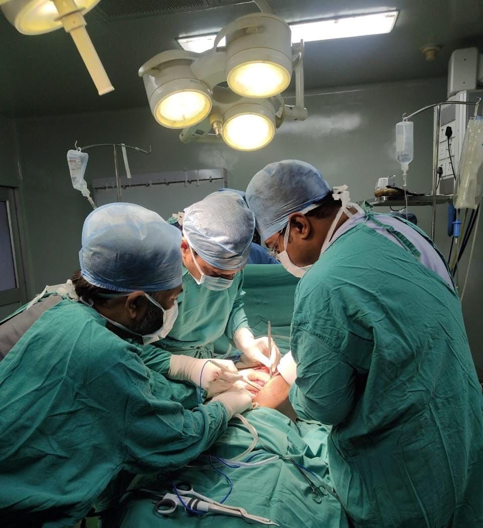 Bhopal: A tumor 10 times bigger than the kidney was found in a cancer patient, successful surgery was done at