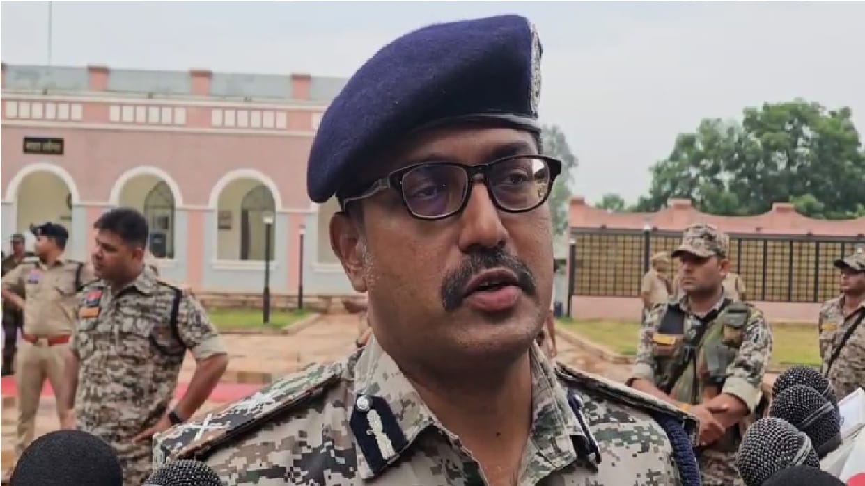 Bastar IG issues open challenge to Naxalites