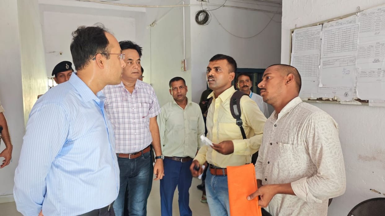 Bihar: Many officers including Town CO absent during inspection, DM stopped salary and sought explanation