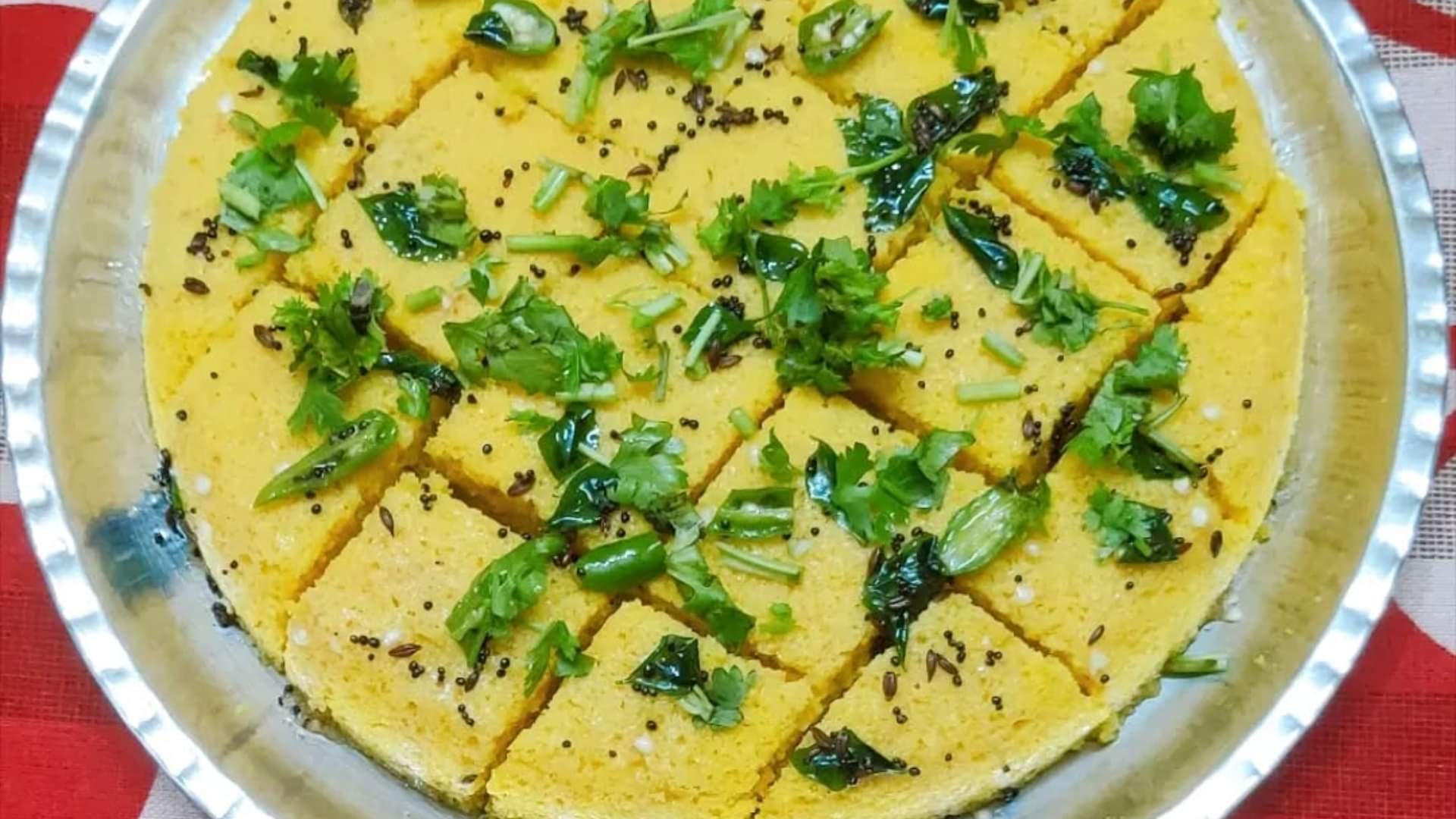 How to Make Spongy Idli Dhokla at Home Without Mould Bina Sache KI Idli Dhokla Kaise Banaein Vidhi