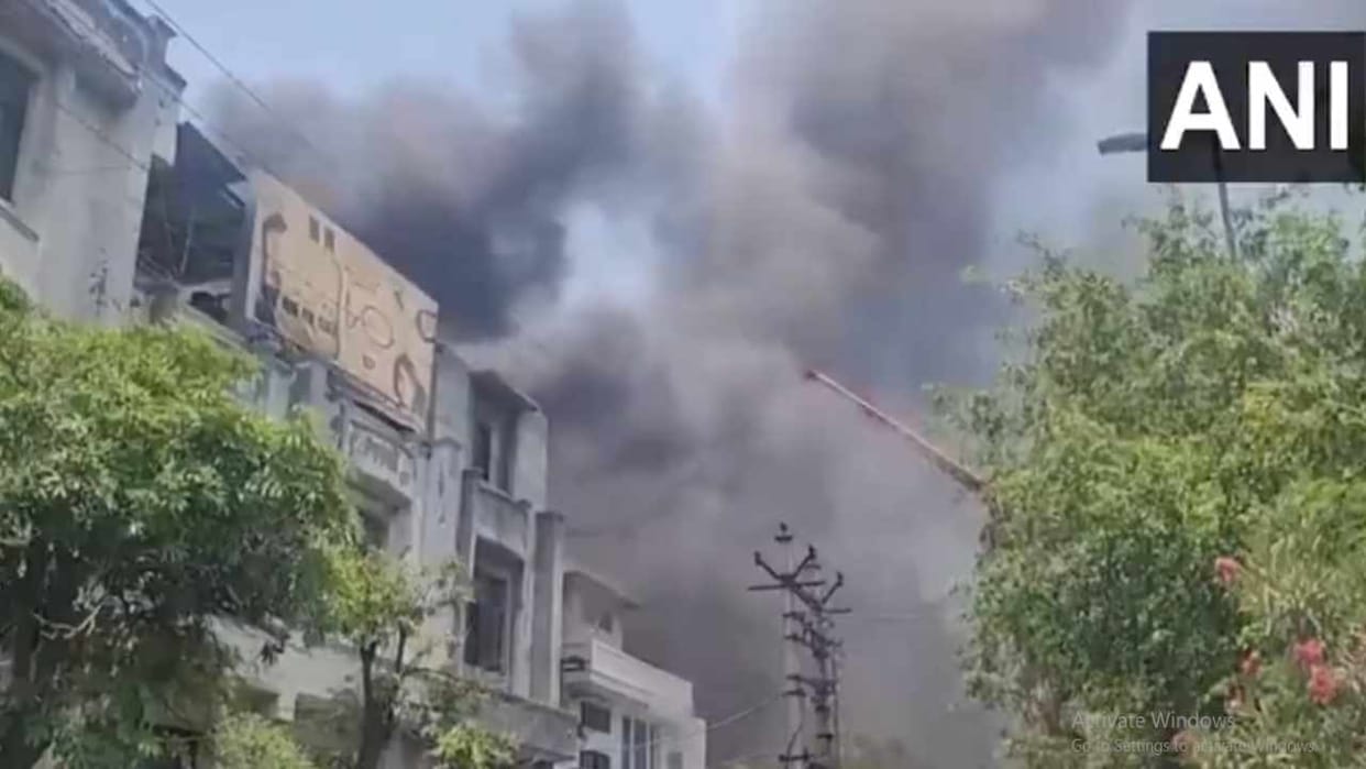 fire broke out in rubber factory in Mangolpuri Industrial Area Phase 1