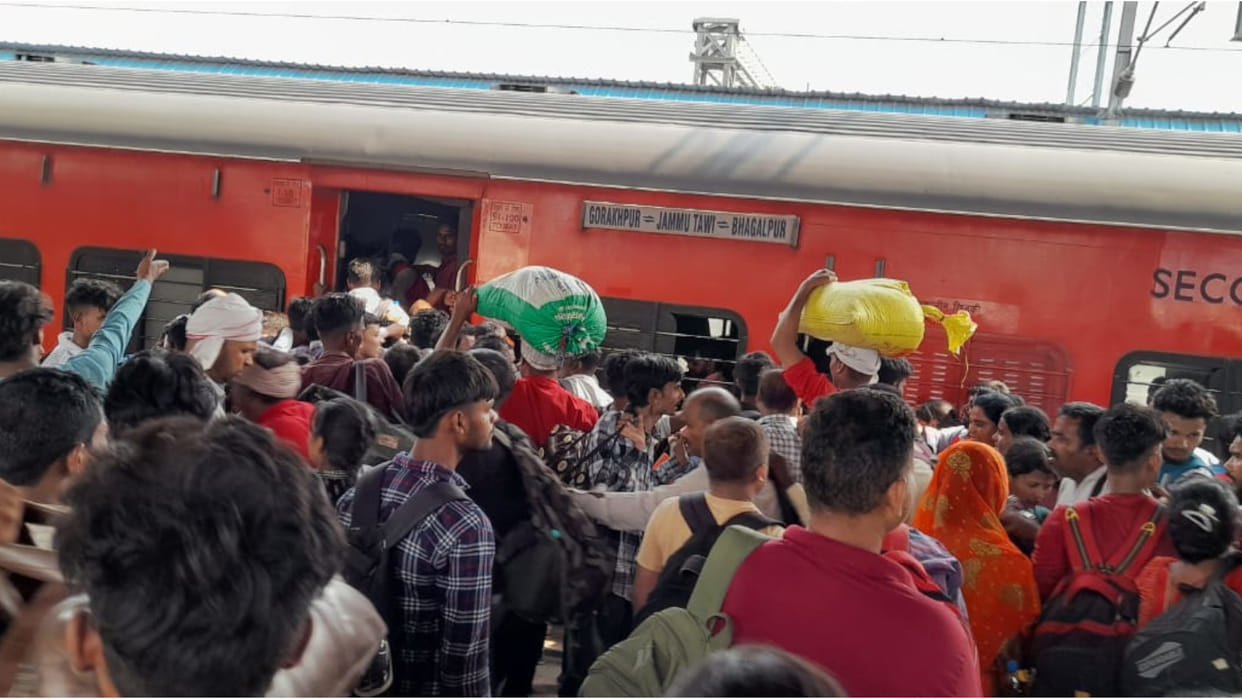 From Gorakhpur HO quota, Tickets were confirmed by the Railway Ministry, the agent charged Rs 5500 per ticket
