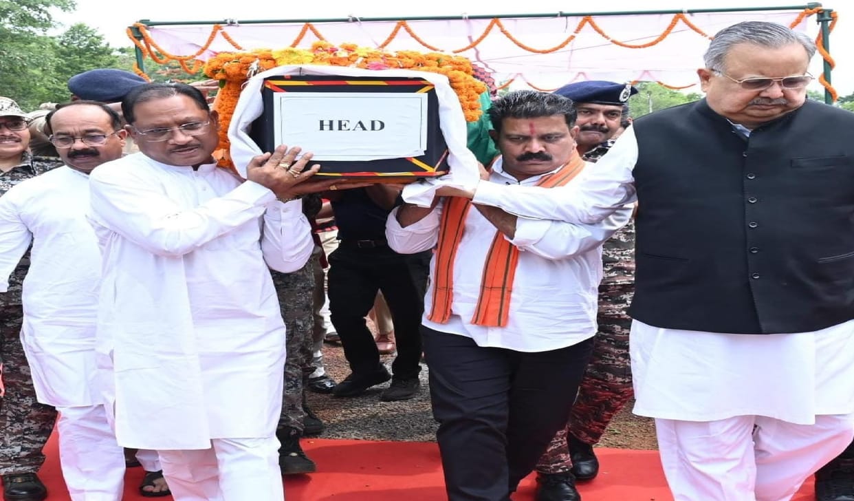 CM Sai paid tribute to martyred ASP Akash Rao Girpunje, gave mortal remains by shouldering them