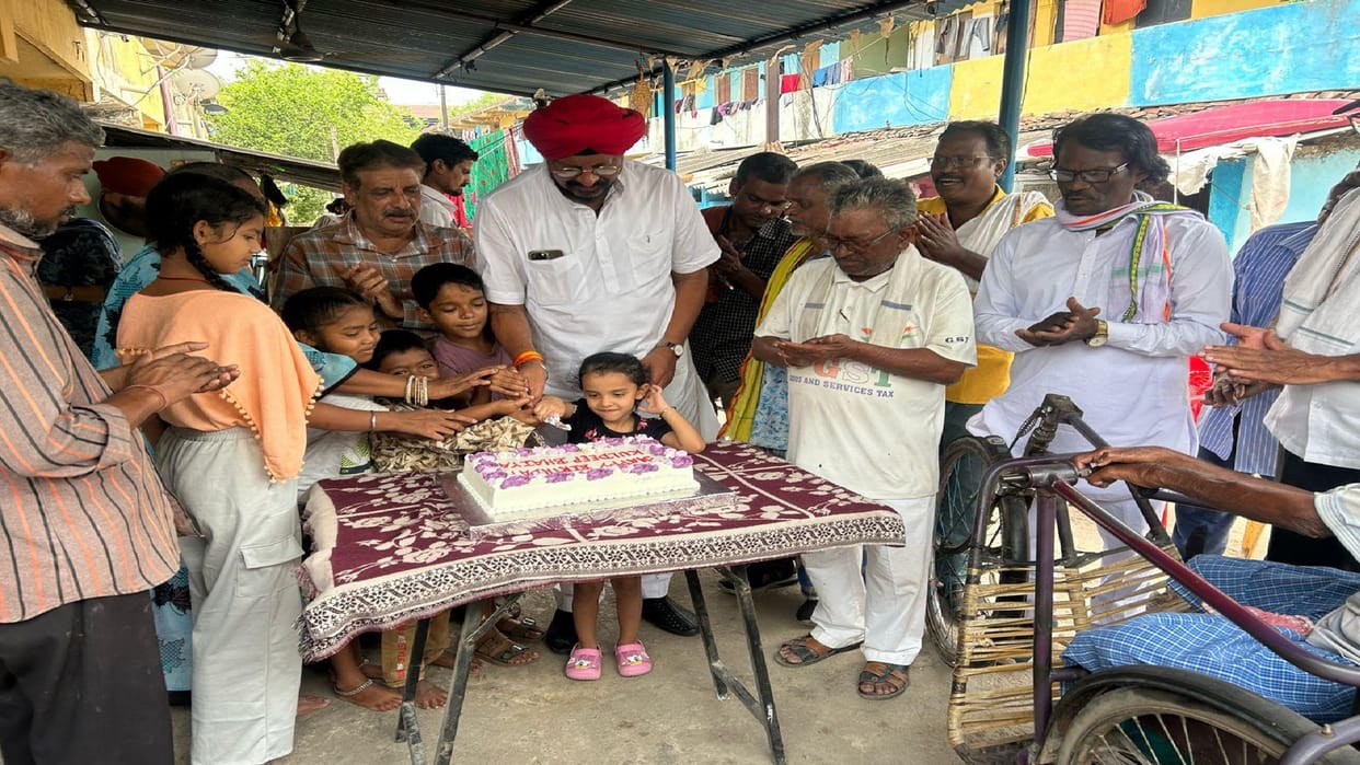 Former Raipur North MLA Kuldeep Juneja celebrated his birthday in a leprosy colony