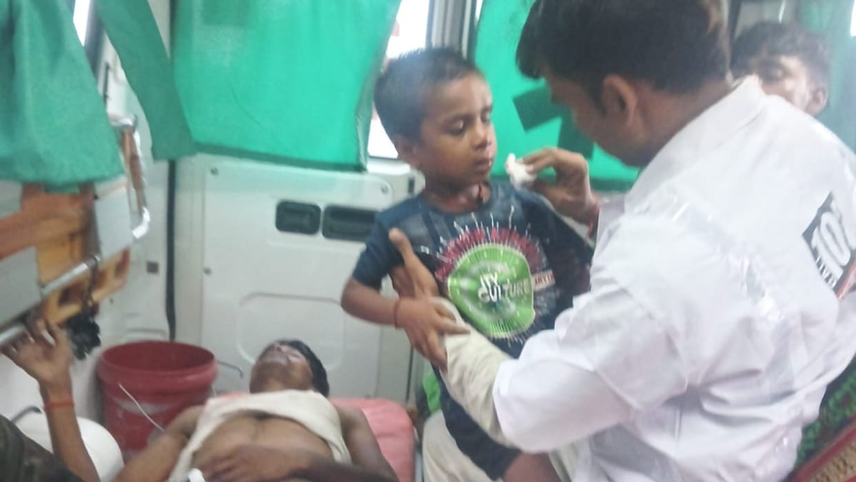 private bus returning from Manauna Dham overturned woman died in lakhimpur kheri