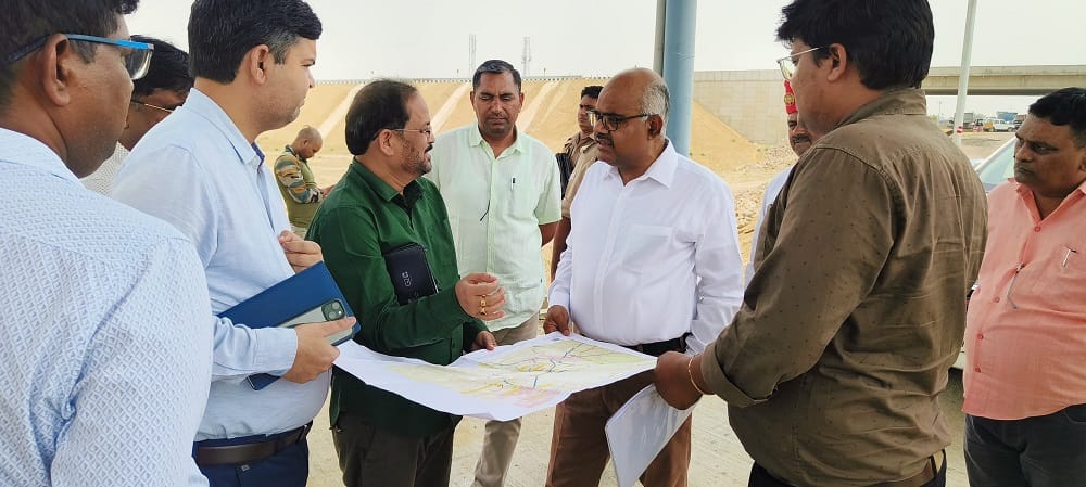 Kanpur District Magistrate inspected Kanpur Lucknow Expressway instructed to complete it by July