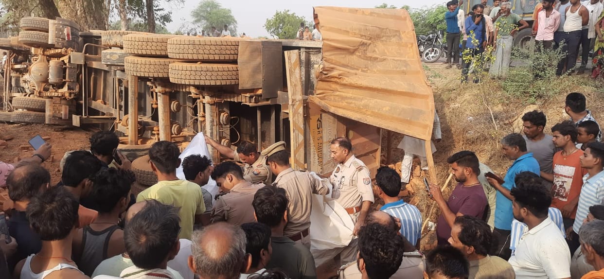 Hamirpur Accident young man was crushed by trolley full of bricks death accident happened during morning walk