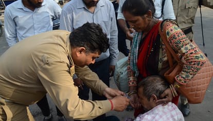Kanpur A girl reached the tehsil with a complaint and started crying due to heat no electricity for four hours