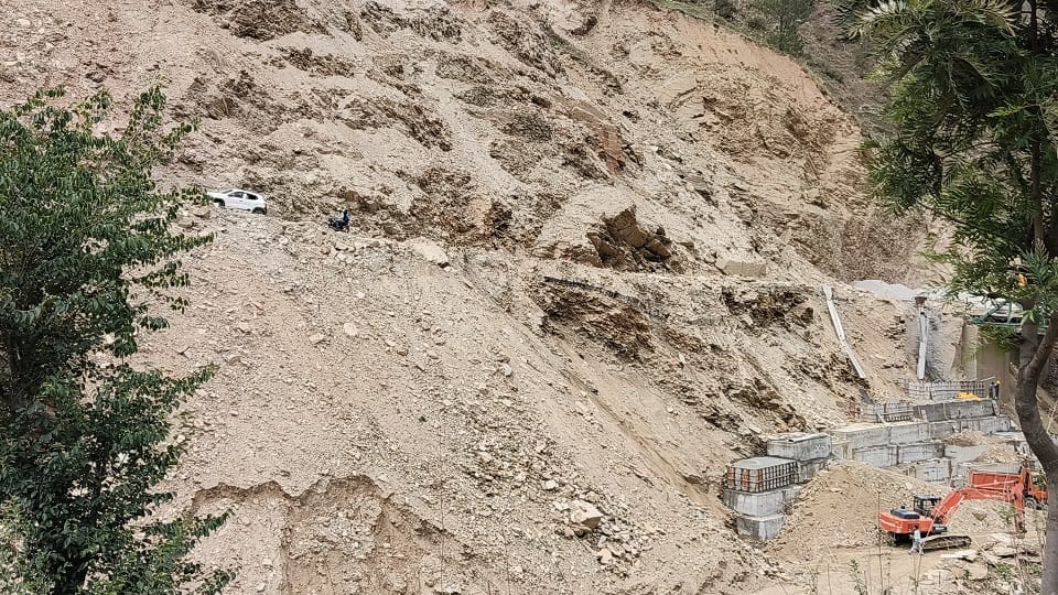 Debris falling continuously in Quarab Almora