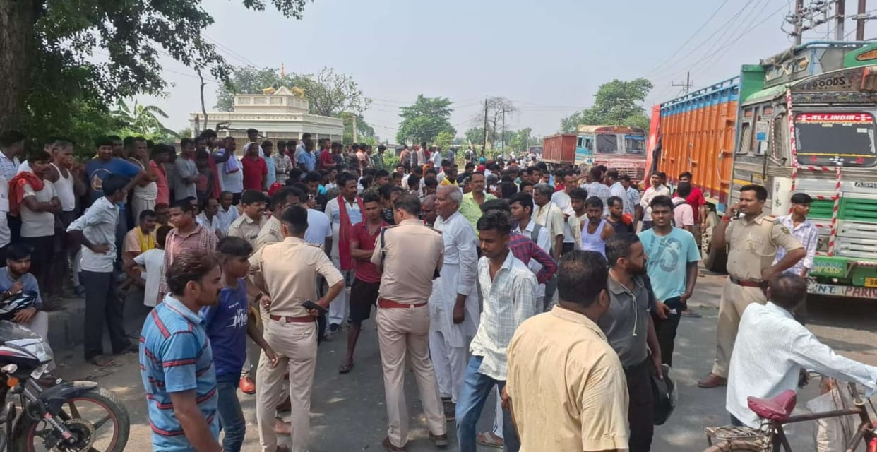 muzaffarpur road accident hotel owner dies children injured