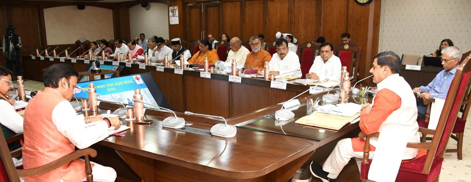 मुख्यमंत्री के साथ मंत्रीगण (फाइल फोटो)