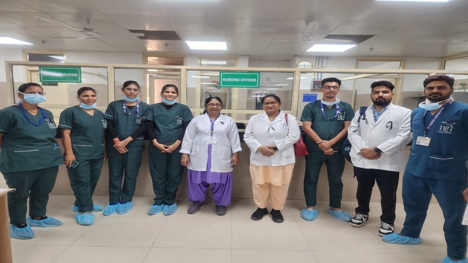 Nursing staff protested against 80:20 ratio rule wore black bands during work