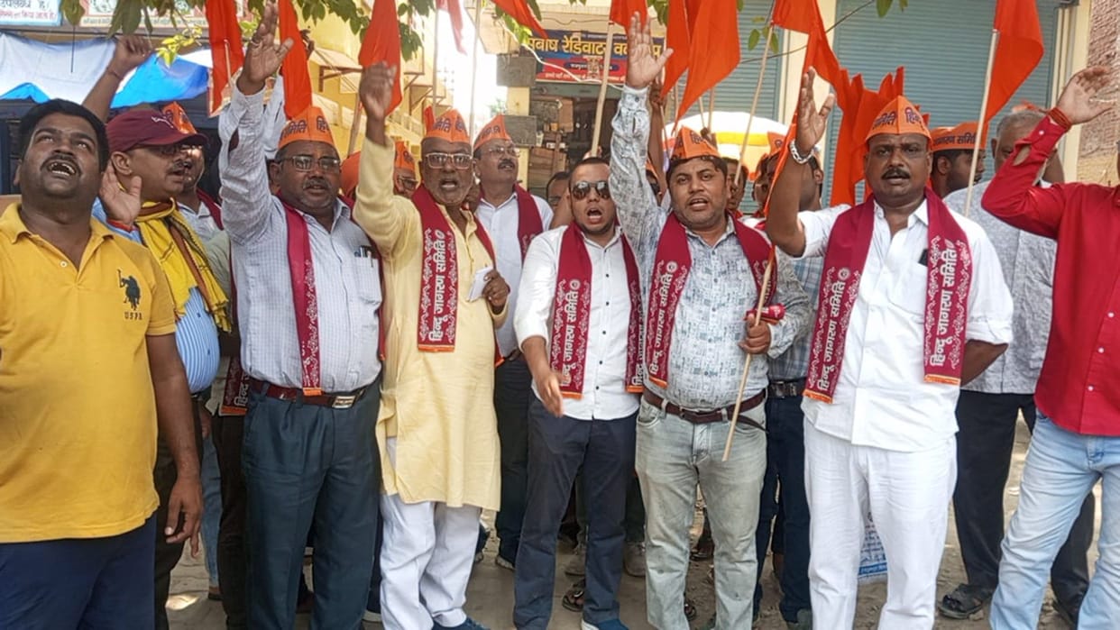 Protest against the municipality allegation of breaking promises on construction work