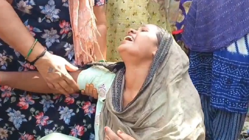 In Ballabhgarh father committed suicide along with his four children on railway track