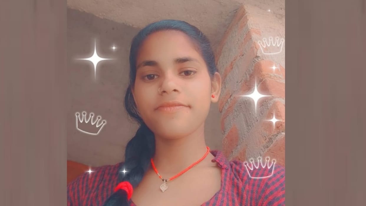 Suspicious death girl Shravasti body found hanging room sari noose police engaged investigation