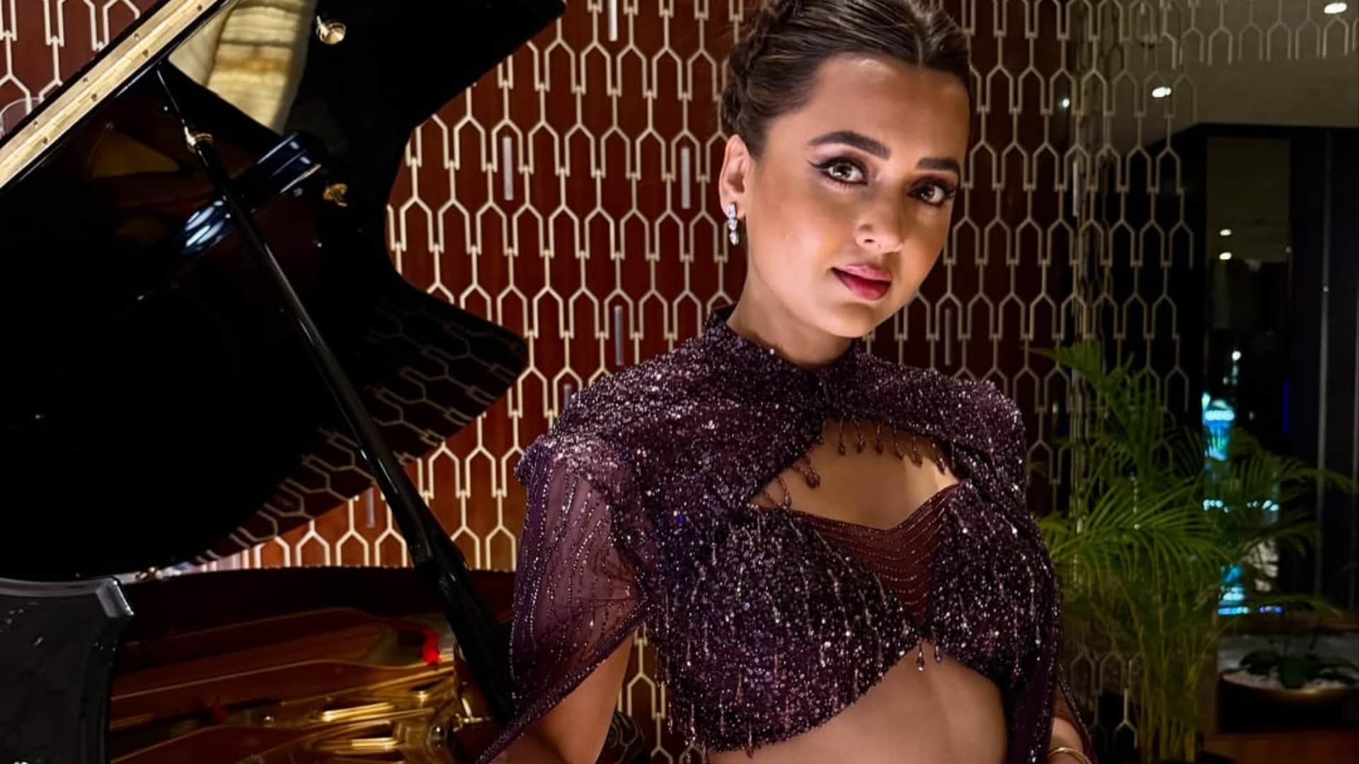 Tejasswi Prakash Wayangankar celebrated her birthday is an Indian actress personal love life karan kundra