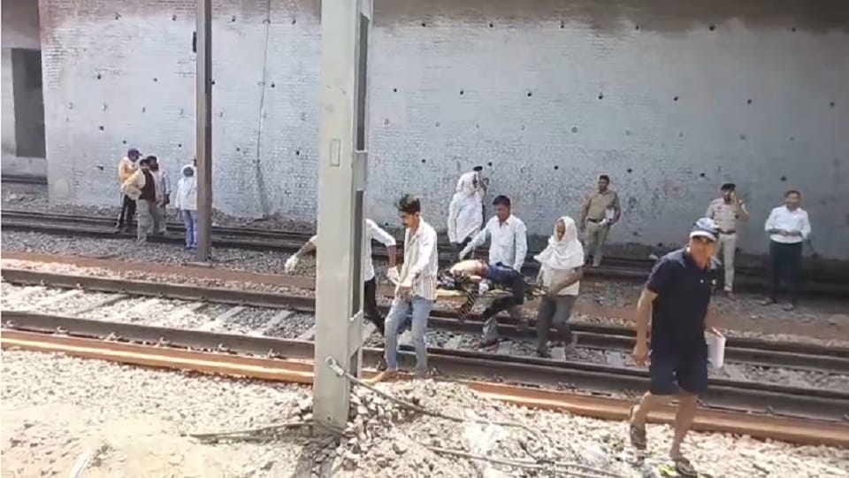 In Ballabhgarh father committed suicide along with his four children on railway track