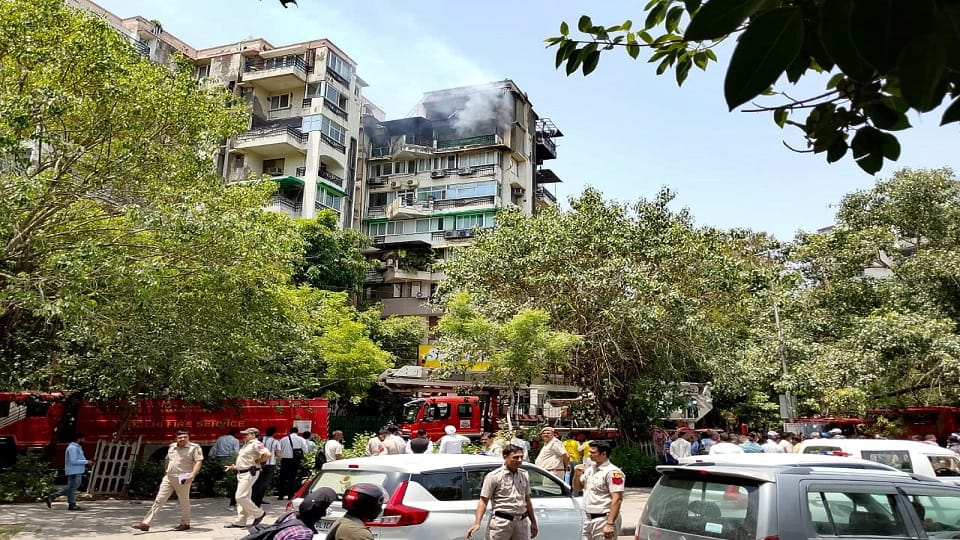fire broke out in Dwarka flat lives of daughter nephew and uncle could have been saved if people do something