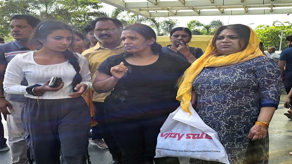 Dwarka fire: felt such a shock that tears dried up,