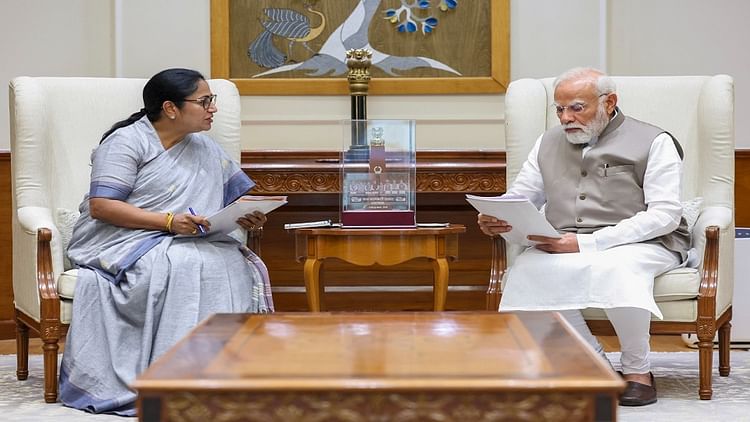Delhi : पीएम मोदी से मिलीं सीएम रेखा गुप्ता, राजधानी की हरित योजनाओं पर चर्चा; विकास और पर्यटन पर जोर