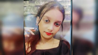 Prayagraj Park gate fell on the head of a student who went out for a morning walk, she died on the spot