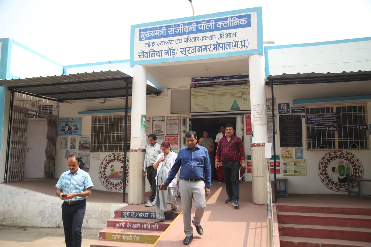 Bhopal: Bhopal collector got angry after seeing a beggar on the road, ordered strict action, conducted surpris