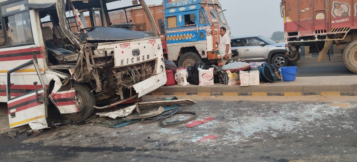 Bihar News: 17 policemen injured in road accident in Saran, Rohtas, Dehri, bus-truck collision, Bihar Police