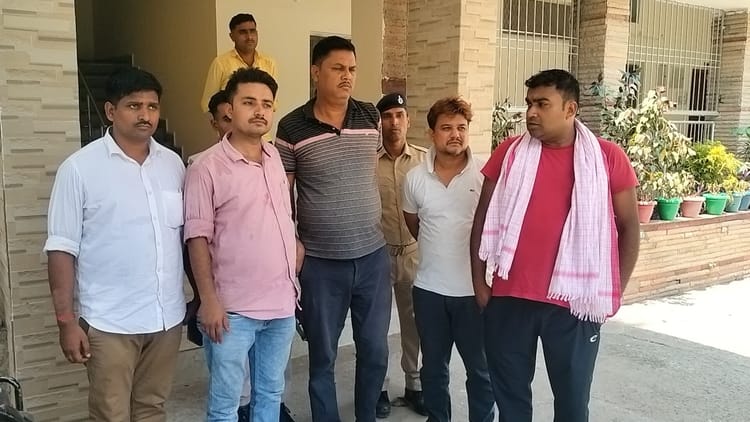 Bihar News: जीआरपी सब इंस्पेक्टर को निगरानी विभाग ने घूस लेते रंगेहाथ पकड़ा, पांच हजार रिश्वत वसूल रहा था