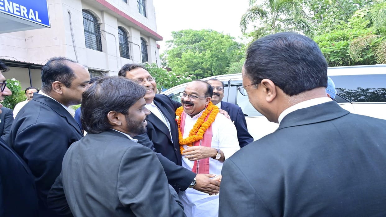 Deputy CM arun Sao met his lawyer colleagues: Old memories were refreshed in High Court campus bilaspur