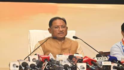 रायपुर के न्यू सर्किट हाउस में प्रेसवार्ता को संबोधित करते सीएम साय