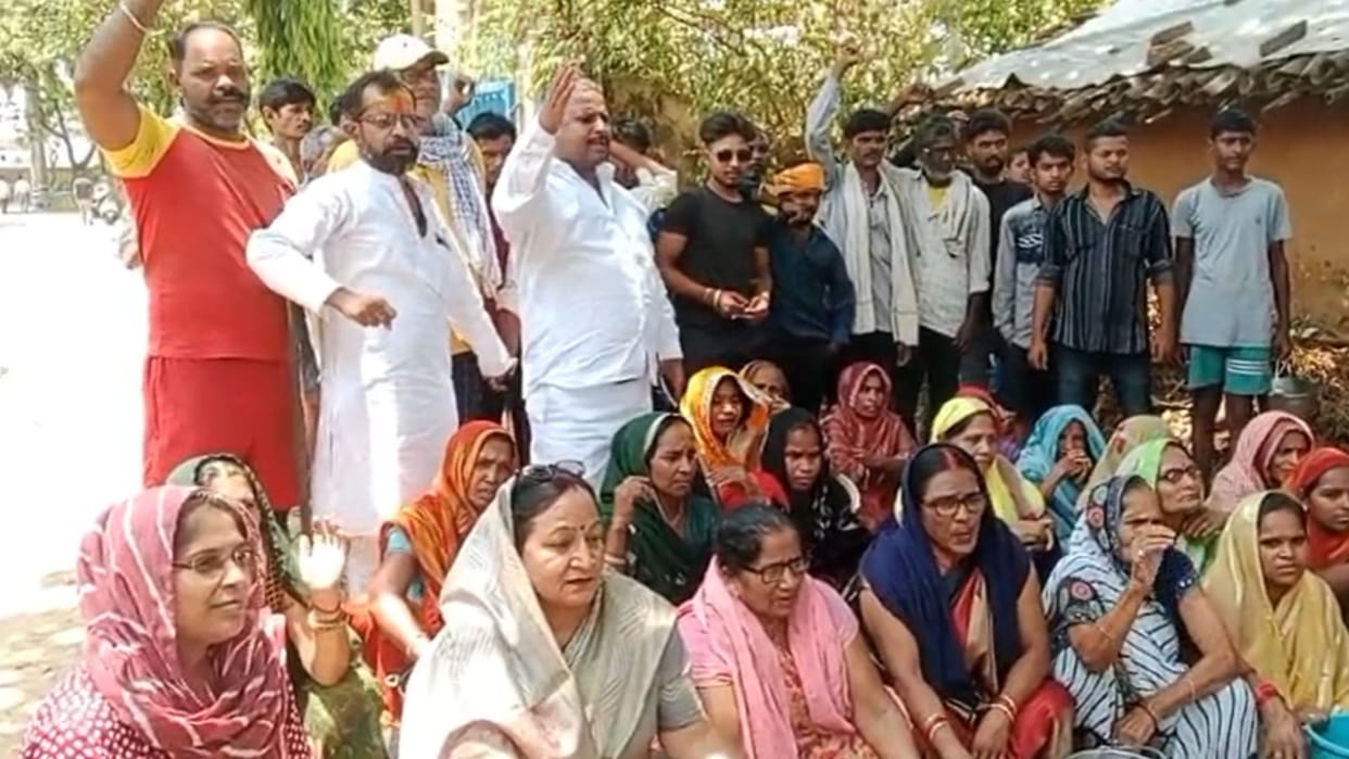 Public protest over water crisis demands raised by raising slogans
