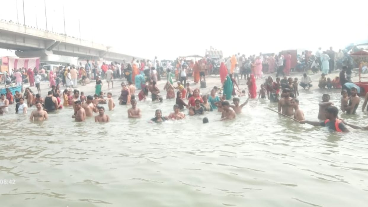 thousands of devotees took holy dip in the Ganga river in Budaun