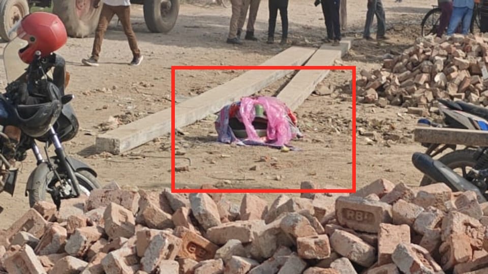 woman murder and her body was stuffed in suitcase and thrown on Near Behta canal In Ghaziabad
