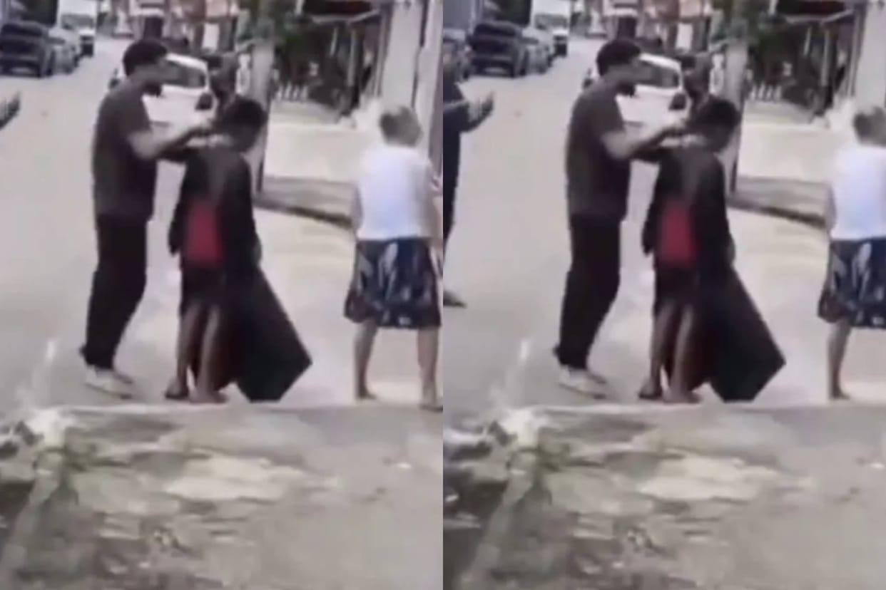 To see the fight the boy came out of the shop and started cutting his hair on the road Video goes Viral