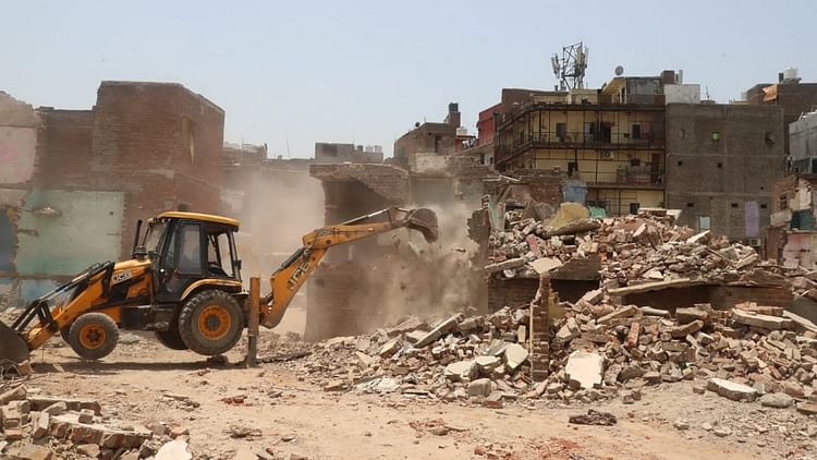 Delhi : डीडीए ने कालकाजी में ध्वस्त कीं 344 झुग्गियां, तोड़ने से पहले 1862 परिवारों को दिये सस्ते फ्लैट