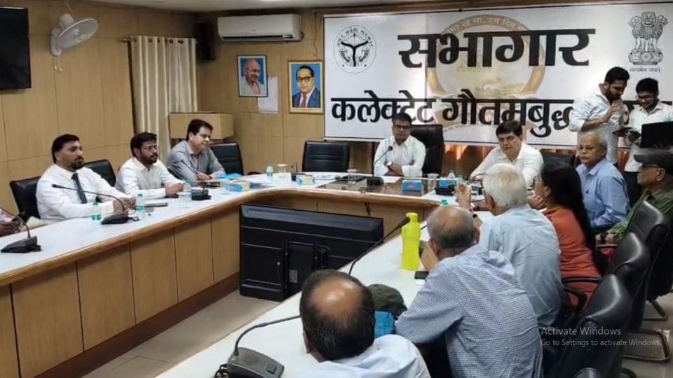 DM held a meeting with RWA and AOA of Noida and Greater noida