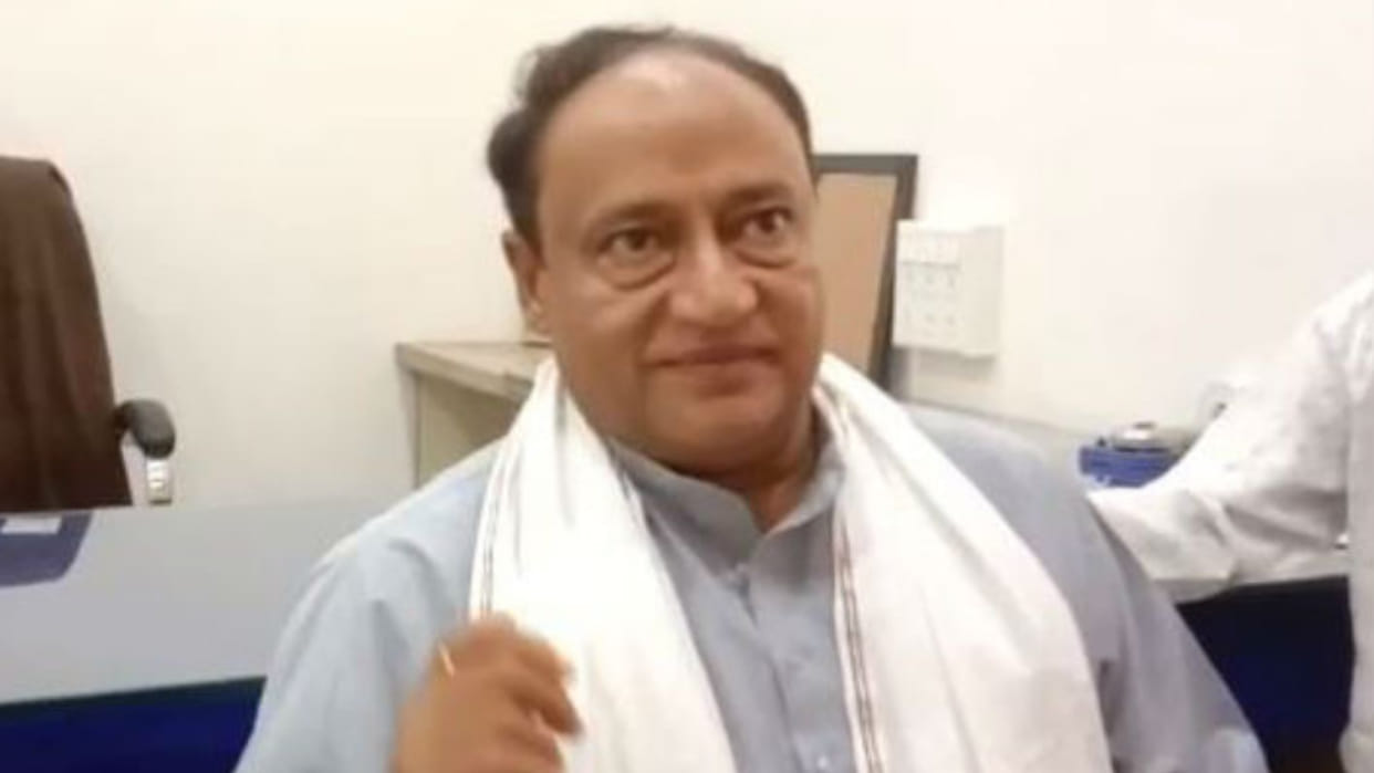 Laxman Singh: Digvijay Singh's brother and former MP Laxman Singh expelled from Congress