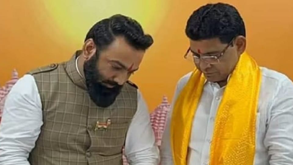 मंत्री टांक राम वर्मा का हिस्ट्रीशीटर तोमर बंधु के साथ फोटो वायरल