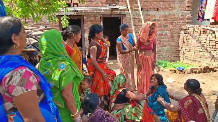 Bihar News: काम खत्म कर घर लौट रहे बाइक सवार युवकों को वाहन ने कुचला, दो की मौत; एक गंभीर घायल