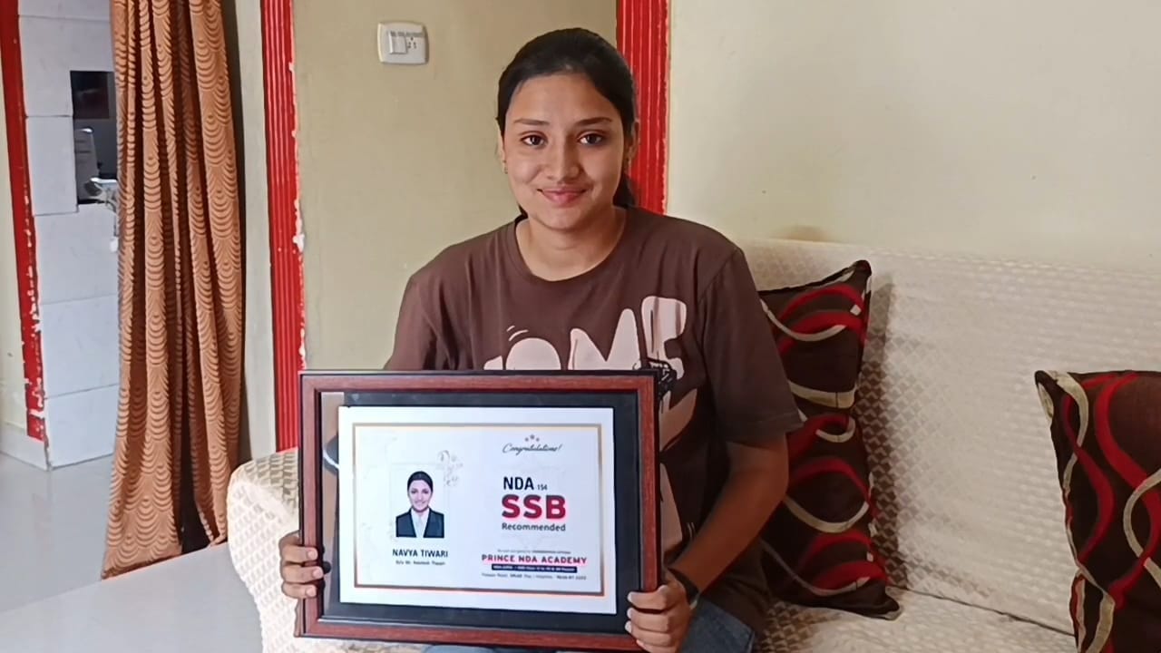 Ujjain's Navya become Madhya Pradesh's first flying officer NDA exam result