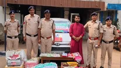 पुलिस की गिरफ्त में आरोपी