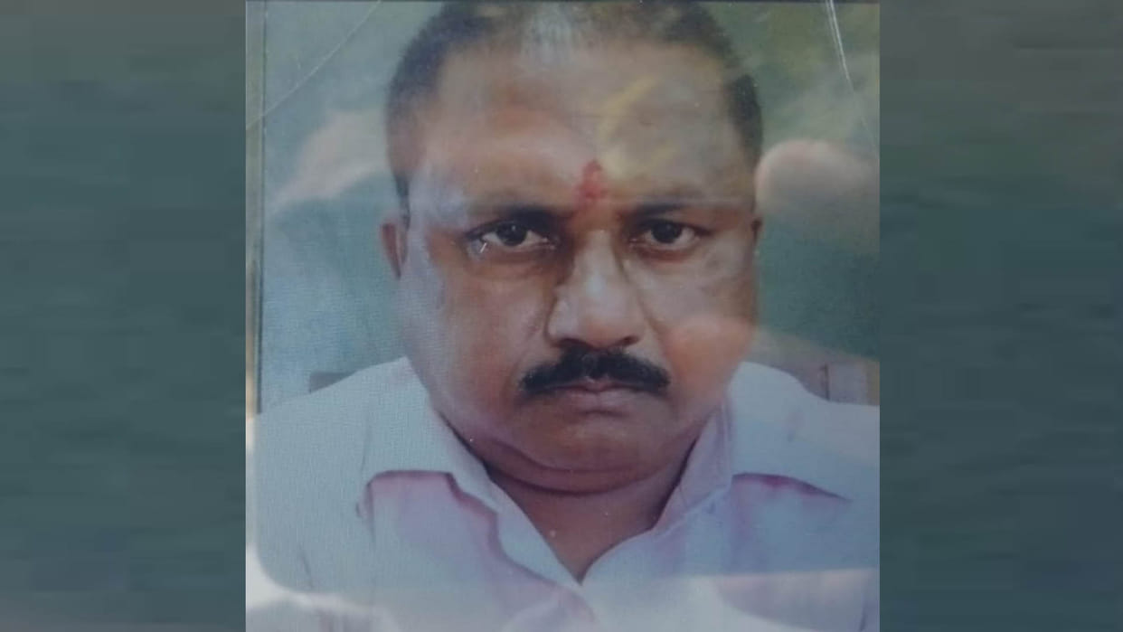 Kanpur: Head clerk of CSJM University, hurt by beating by moneylenders, committed suicide by hanging himself