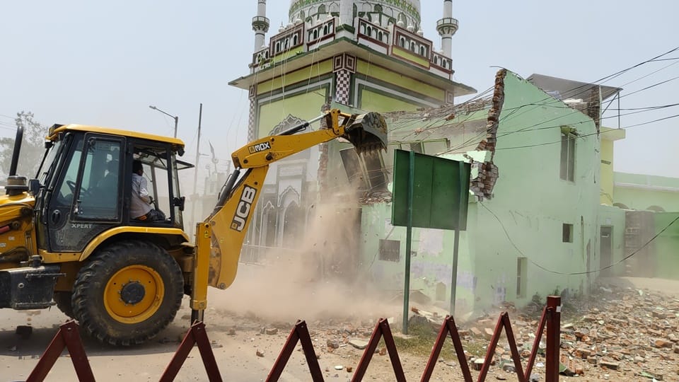 UP: JCB will run on mosque and temple in Sambhal, dargah will be shifted 30 feet back