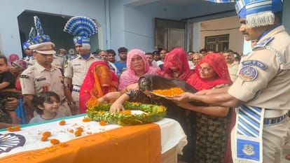 Baghpat: CRPF constable of Luhara village died, wife and children were cried to see the body