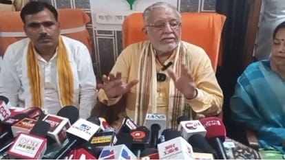 वित्त मंत्री सुरेश कुमार खन्ना