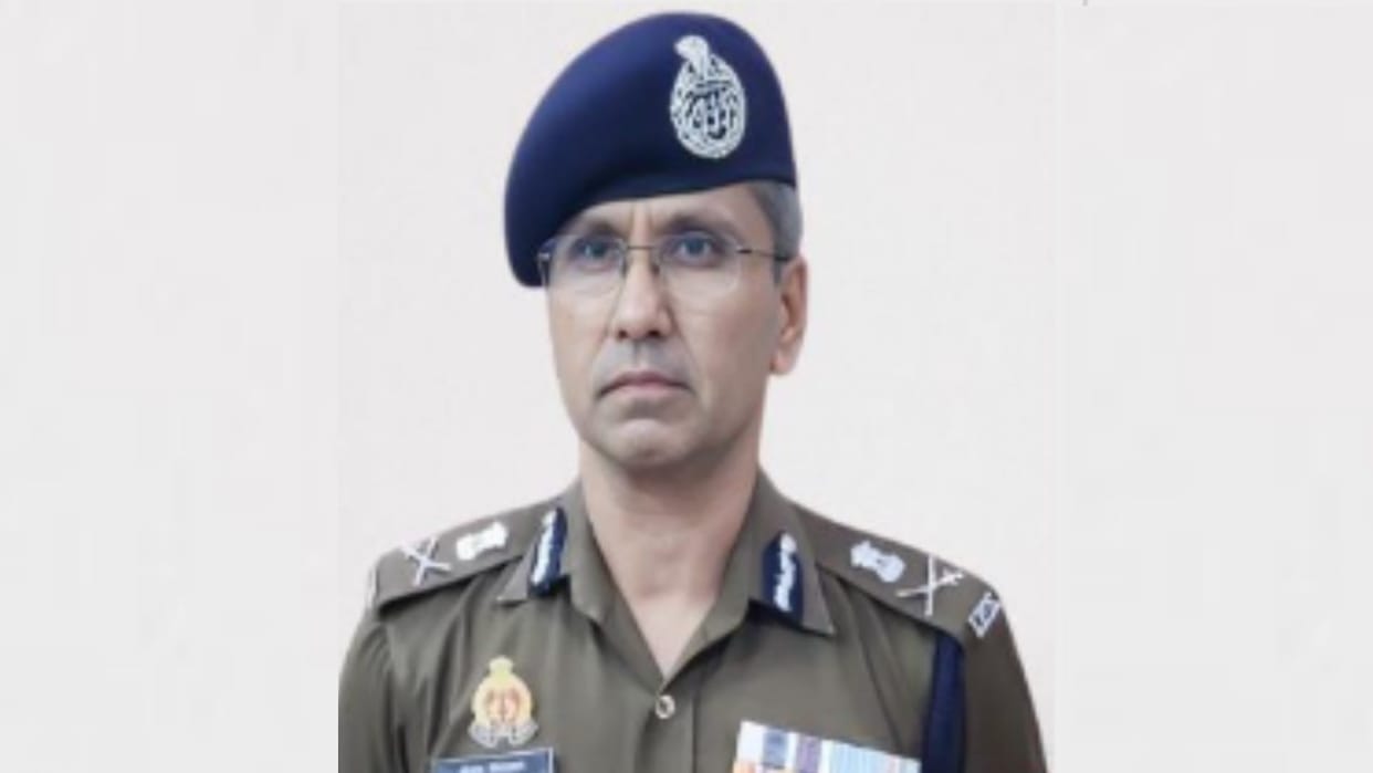 IPS SB Shiradkar promotes as DG.