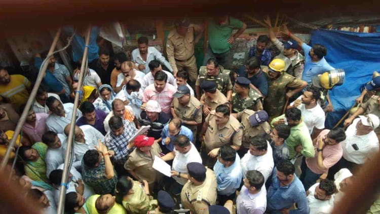 Rishikesh: भारत साधु समाज की 34 दुकानों पर चला प्रशासन का बुलडोजर, पुलिस-पीएसी तैनात