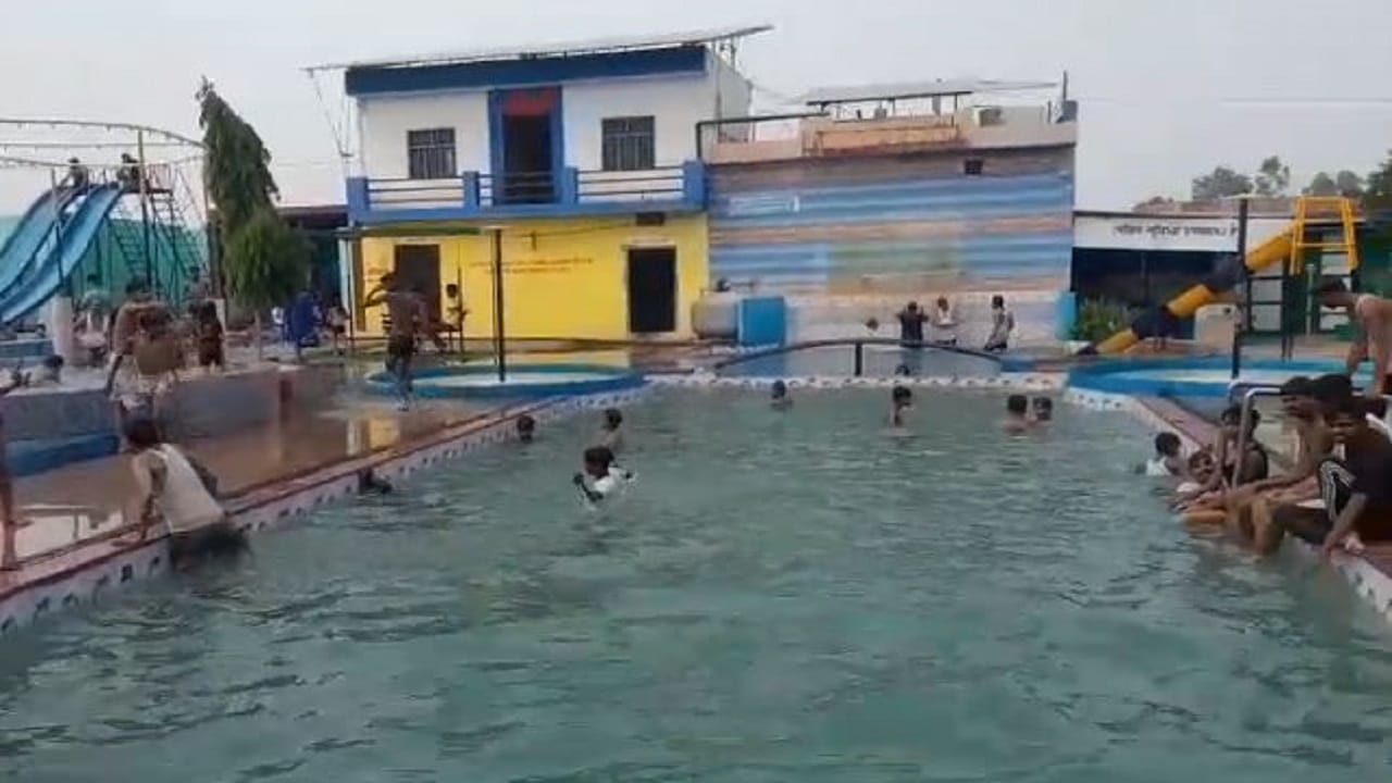 man suddenly fell into three feet deep water in a water park and died in shahjahanpur