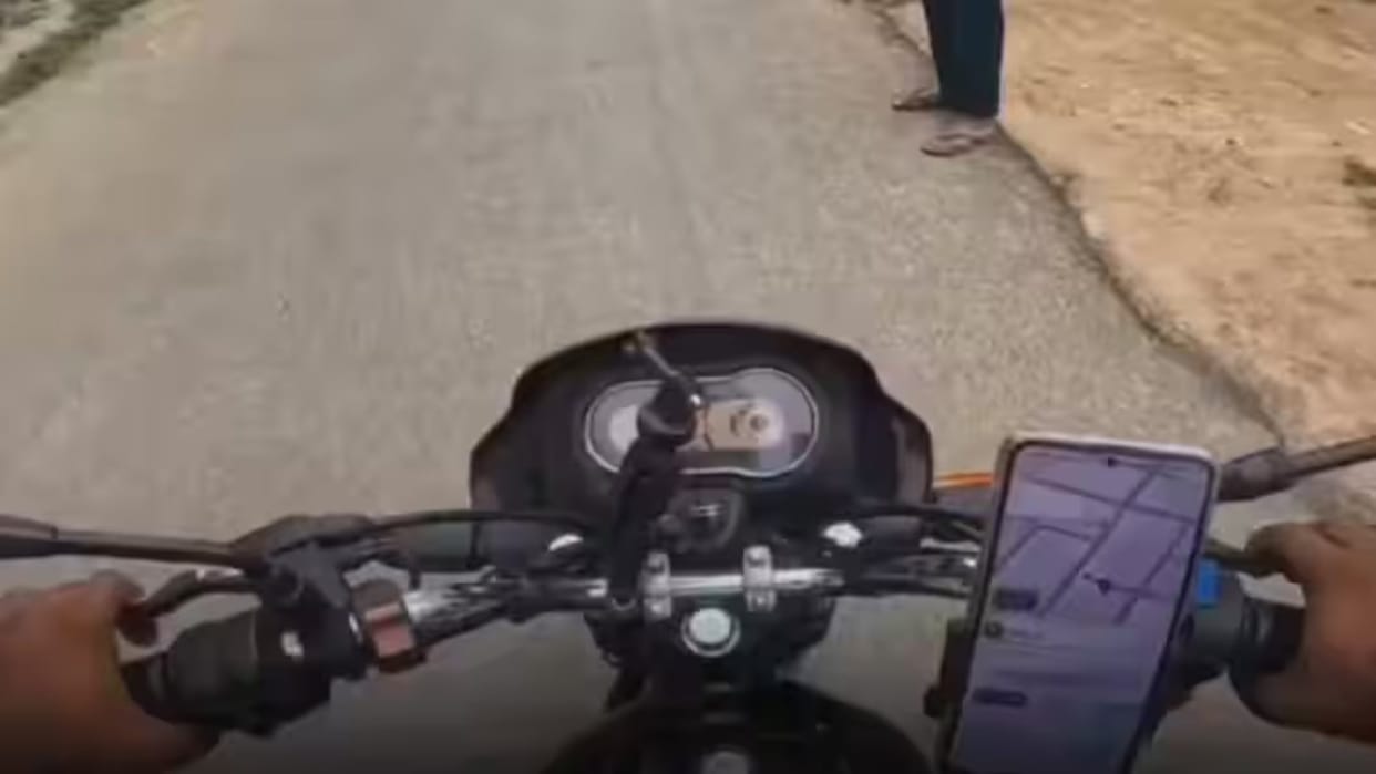 Woman Books Ola Cab For 180 Meter To Save Herself From Dogs Hilarious Video Goes Viral