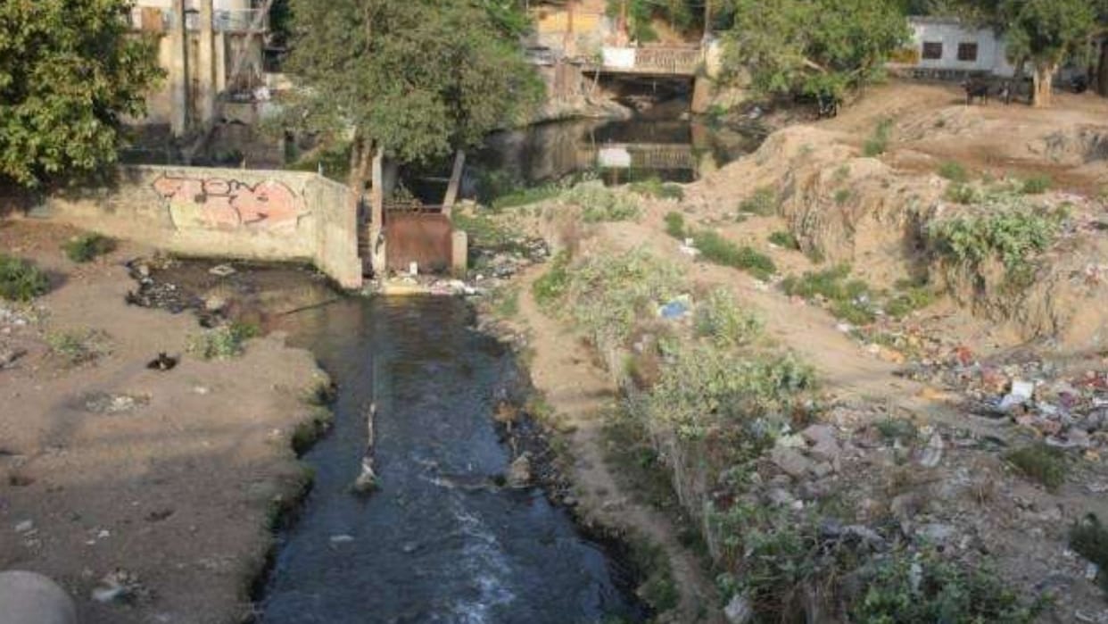 survey of land conservation department Asi reduced to 2.5 meters in varanasi